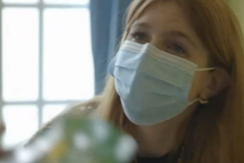 一个站在窗前的女人:史黛西·杜利(Stacey Dooley)的心理健康纪录片受到赞誉