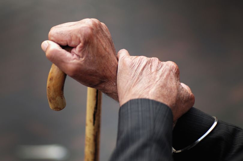 一个男人的特写:社会福利制度改革的呼声越来越高